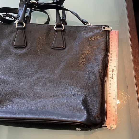 Woman’s Prada bag black large leather zipper - Picture 9 of 16